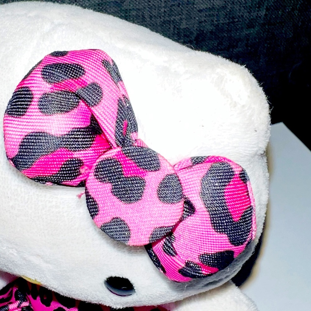 2012 Pink Leopard Hello Kitty - Picture 3 of 4
